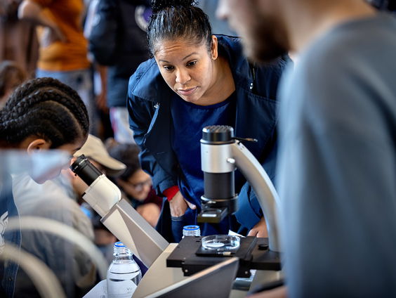 Achter de schermen meekijken tijdens het weekend van de wetenschap