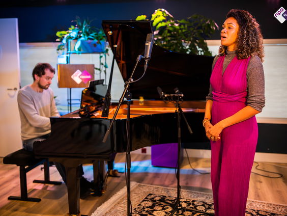 Live: zangeres Nienke Nasserian en pianist Charlie Bo Meijering
