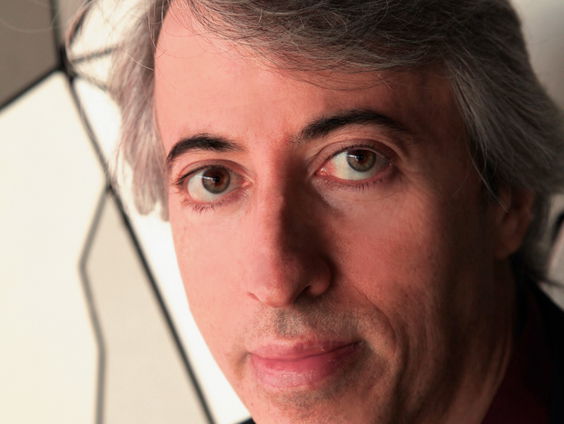 Wiekent Esteban Benzecry?