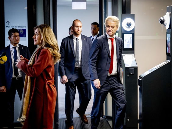 De tijd dringt voor informateur Plasterk