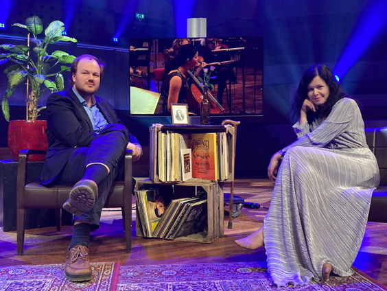 Hollandse Nieuwe! The forest in april, van Jan-Peter de Graaff, deel V: requiem