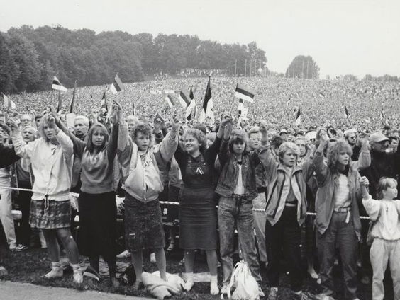 Noot Breekt Wet #1: De zingende revolutie