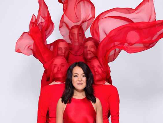 Een tintelende harp en vijf vrouwenstemmen