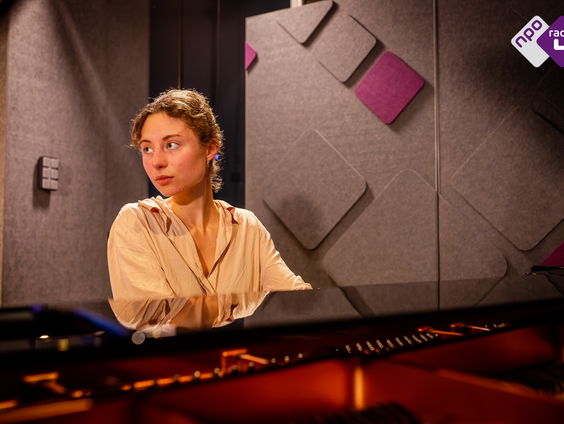 Componist en pianist Sarah Neutkens presenteert haar nieuwe album