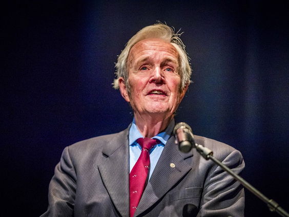 Jan Terlouw brengt boek 'Wankele Wereld' uit