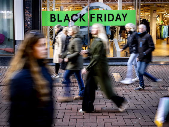 Tegenbeweging Green Friday waarschuwt voor Black Friday koopjesgekte