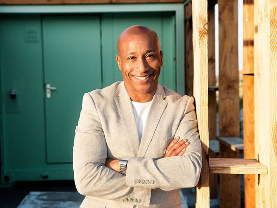 Vanuit de coulissen: Raymi Sambo