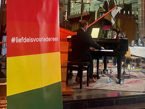 Gezinus Veldman speelt live in de Dominicanen Kloosterkerk in Zwolle