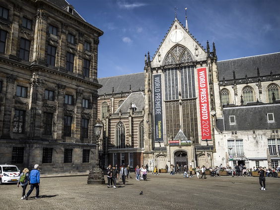 Betje Wolff en Aagje Deken krijgen een eigen schrijverssteen