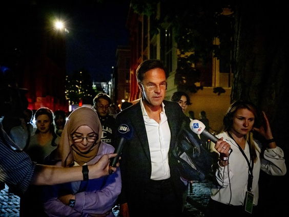 Kamer debatteert over val kabinet