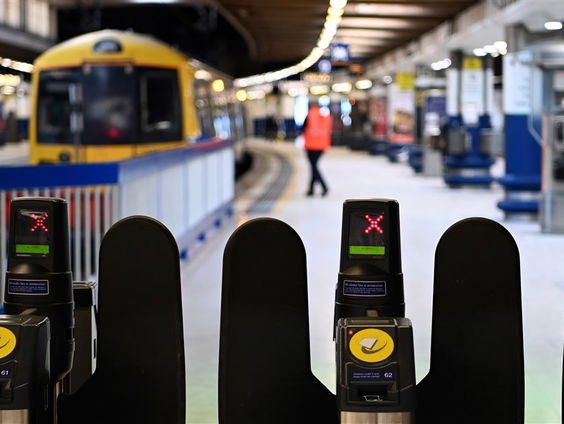 Stakingsgolf overspoelt Verenigd Koninkrijk