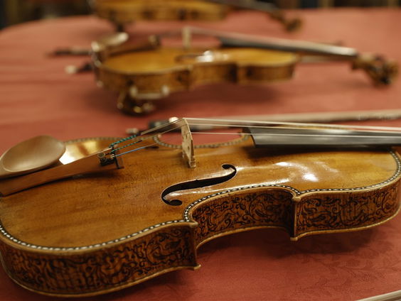 Het Nationaal Muziekinstrumenten Fonds is overspoeld met instrumenten voor Oekraïense musici