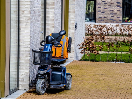 Menselijke Maat: 'Scootbezorgd'