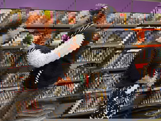 Fit met Klassiek: Bibliotheekdirecteur Paulien Schreuder wandelt met de podcasts van NPO Klassiek