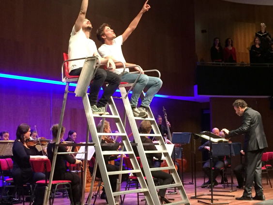 Een familie-Matthäus met Jezus als voetbalcoach