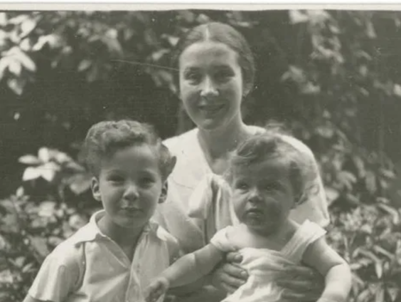 Hollandse Nieuwe! Into eternity, van Marion von Tilzer