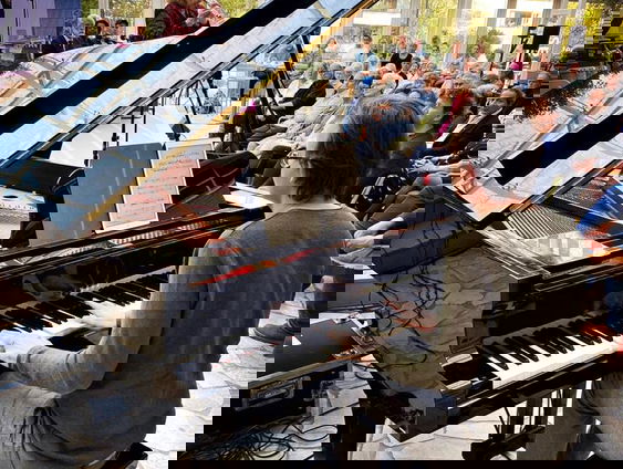 Livemuziek tijdens de 4000e Ochtend van 4: Eleonore Pameijer & Jacobus den Herder