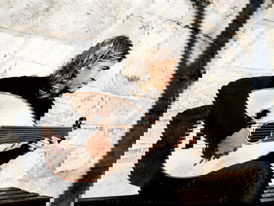 Hollandse Nieuwe! Embodied poetry van Mehmet Polat, deel III: Morning smiles