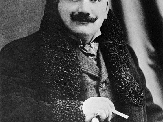 Tenor Mark Milhofer over Enrico Caruso