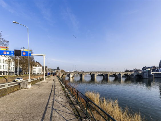 De harmonie Sint Petrus & Paulus verwelkomt de koning in Maastricht