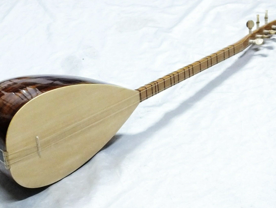 Hollandse Nieuwe! Embodied poetry van Mehmet Polat, deel II: Ud