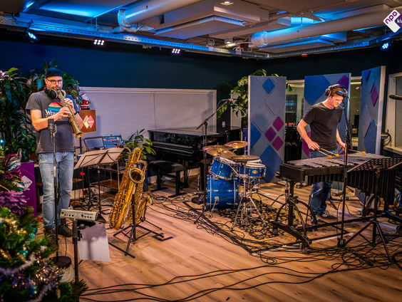 Live bij Dieuwertje: grenzeloze muziek van PEAX