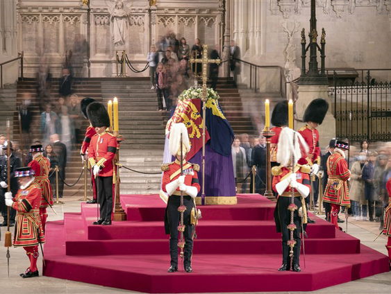 De wereld staat stil bij de uitvaart van koningin Elizabeth II