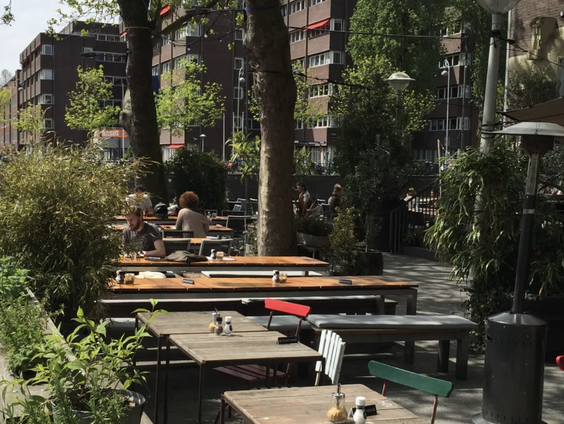 De dromenvanger, nr. 437: Terrasje