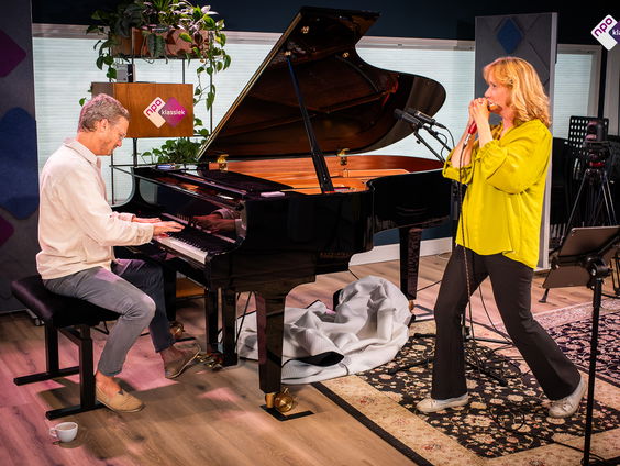 Live bij Hans Smit: mondharmonicaspeler Hermine Deurloo en pianist Erik Verwey