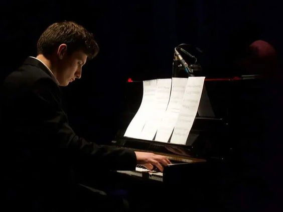 Pianist en componist Umut Demirtas kiest zijn eigen paden