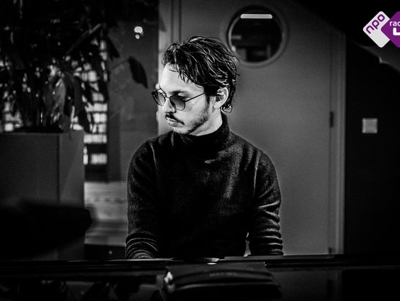 Live bij Dieuwertje: jazzpianist Floris Kappeyne