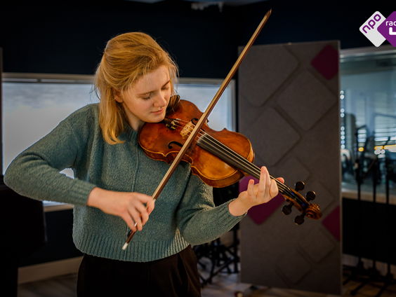 Live bij Dieuwertje: violist Charlotte Spruit