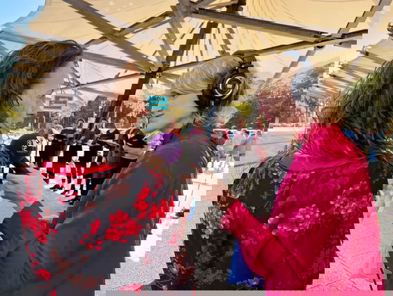 Hera Vrouwenkamerkoor geeft Wilhelmina Ziekenhuis een lunchconcert namens medewerker Ingrid