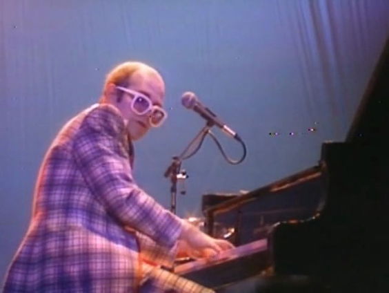 4FM #68: Elton John is 75 en zingt Your Song