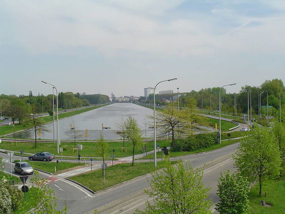 Gedicht: Op de watersportbaan, van Miriam van Hee