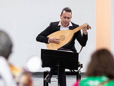 Hollandse Nieuwe! In the Garden of Polyphony, van Israel Golani, deel II: Zingen