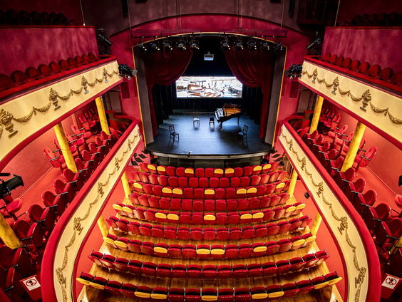 De Speld maakt satire in het theater