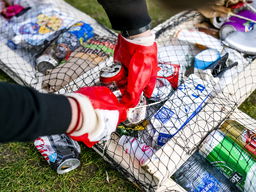 Vrijwilligers ruimen zwerfafval op voor World Cleanup Day