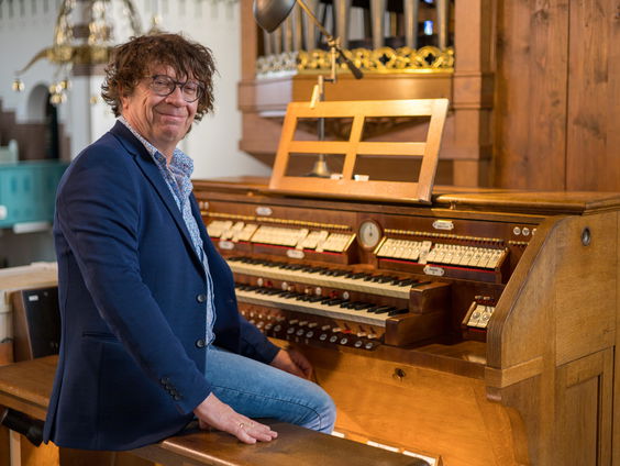 12 Steden, 13 Orgels #84: Simon Stelling 50 jaar op de bank!