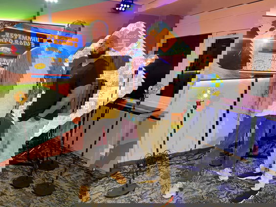 Musa over het klapstoelcabaret en zijn voorstelling Schaakmat