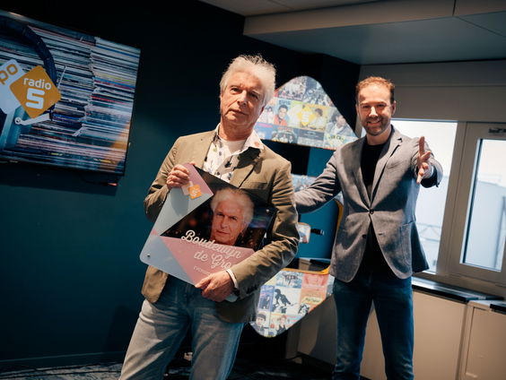 Boudewijn de Groot ontvangt de NPO Radio 5 Evergreen Award