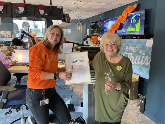 Mirjam de Graaff ontvangt de Tineke Trofee!