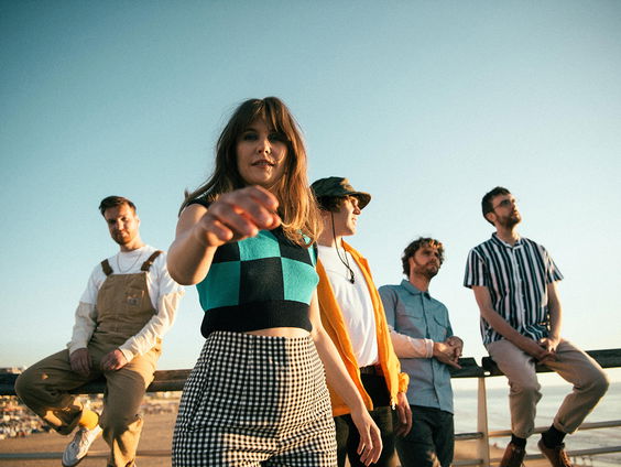 Darlyn in de studio over hun nieuwe single 'Hey Mama Hey'!