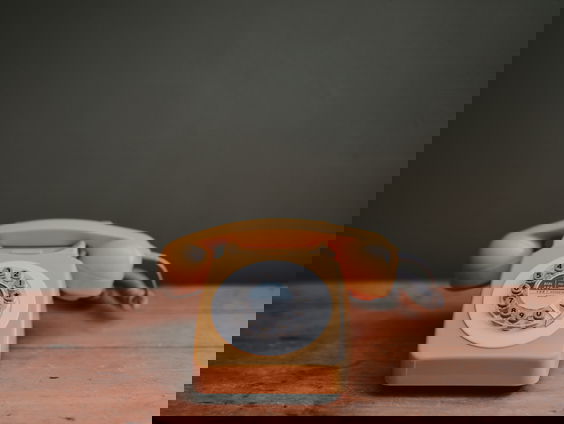 De twijfel-telefoon staat roodgloeiend!