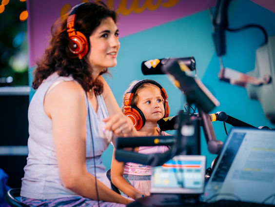 Moeder Sandy is van kleins af aan fan & haar dochter  is er nu ook eindelijk bij