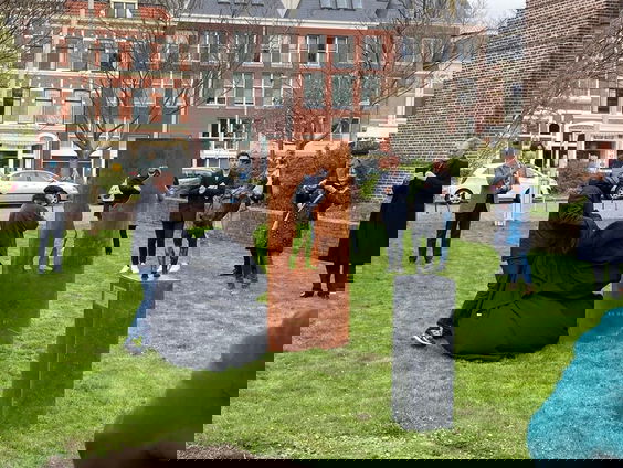 Beeld voor vluchtelingen onthuld