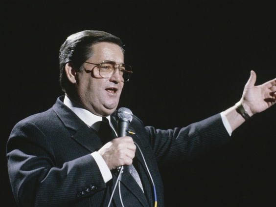 Ad Knippels kruipt in de huid van Willy Alberti in 'Pavarotti meets Alberti'