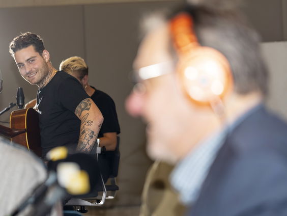 Douwe Bob geeft verrassende wending aan de ontknoping van de gedichtenwedstrijd!