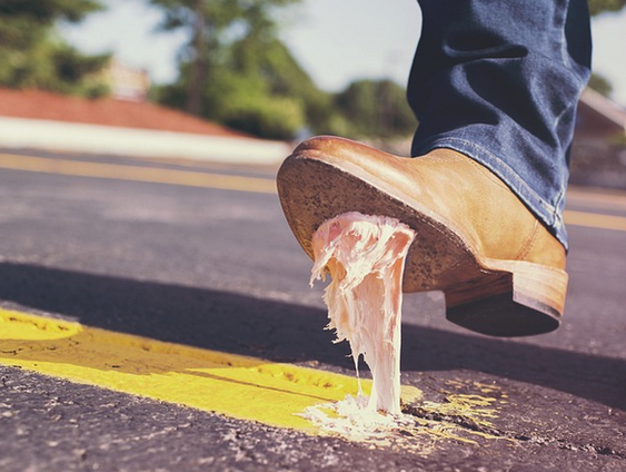 Weg met de kauwgom op de straat