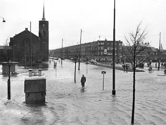 Herman van der Zandt presenteert het Watersnoodjournaal